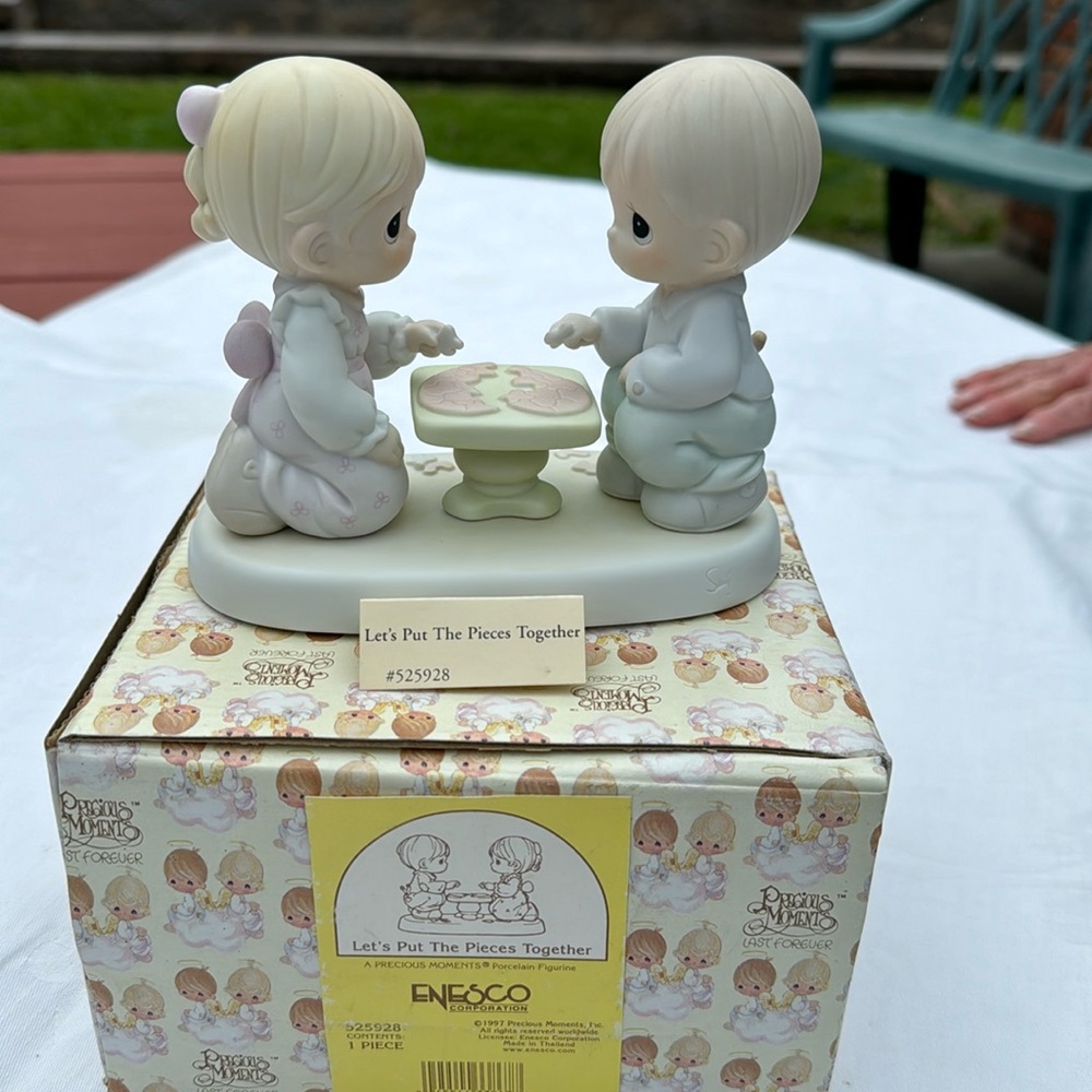 Precious Moments - 525928 - Let’s Put The Pieces Together